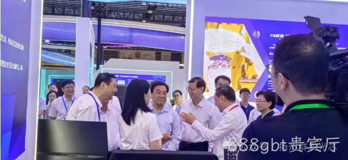 省委书记信长星、省长许昆林莅临888gbt贵宾厅展台了解OPA项目情况